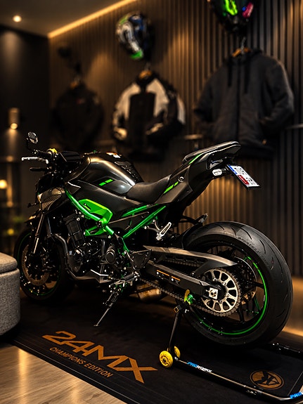 Kawasaki Z900 3 of 5