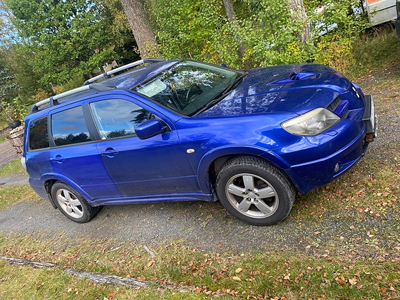 Mitsubishi Outlander 2 of 3