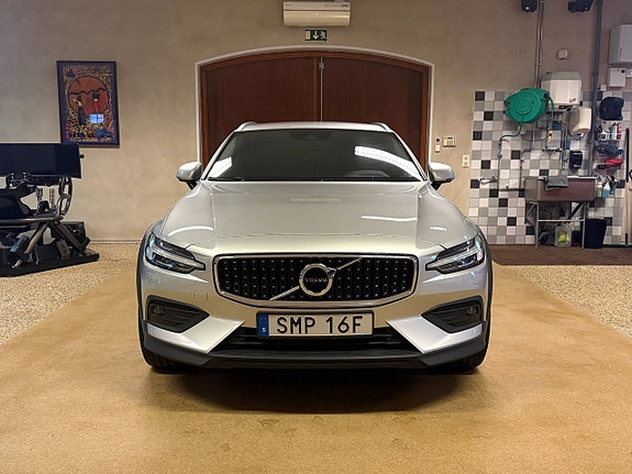 Volvo V60 Cross Country 2 of 27