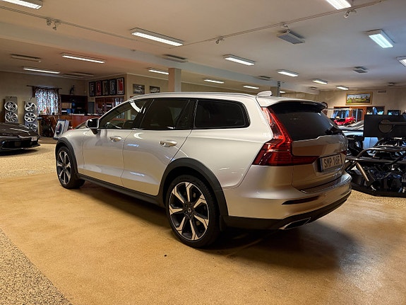 Volvo V60 Cross Country 6 of 27
