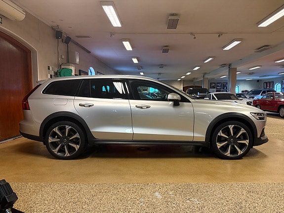 Volvo V60 Cross Country 4 of 27
