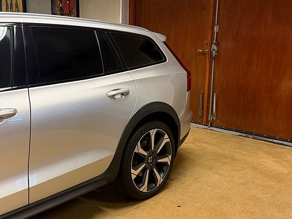 Volvo V60 Cross Country 8 of 27