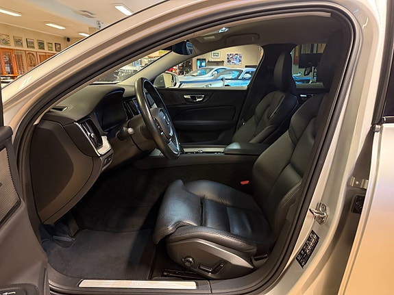 Volvo V60 Cross Country 11 of 27