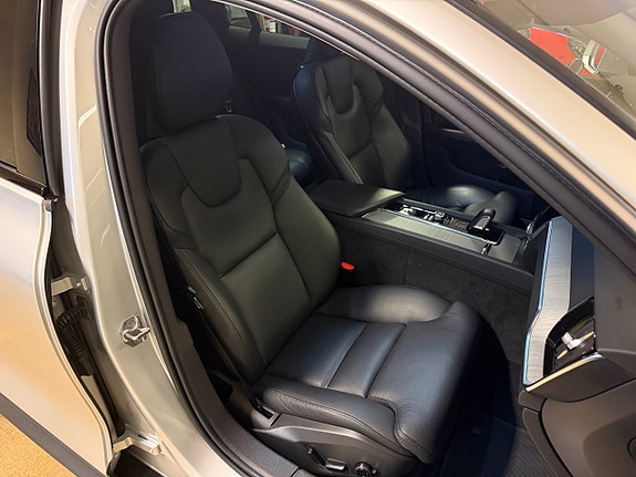 Volvo V60 Cross Country 16 of 27