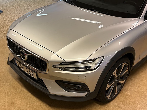 Volvo V60 Cross Country 9 of 27
