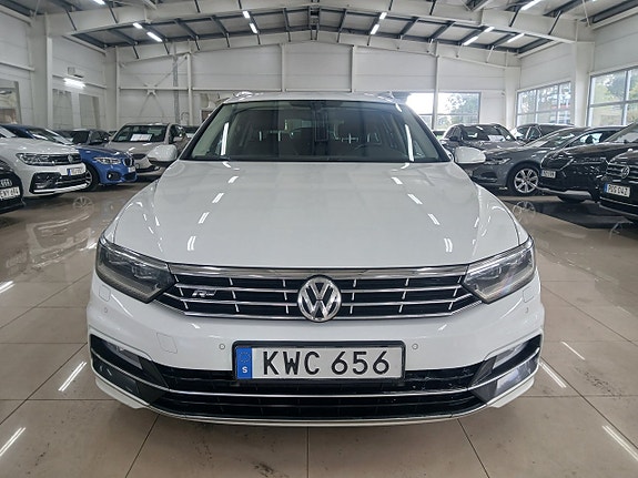 Volkswagen Passat 2 of 21
