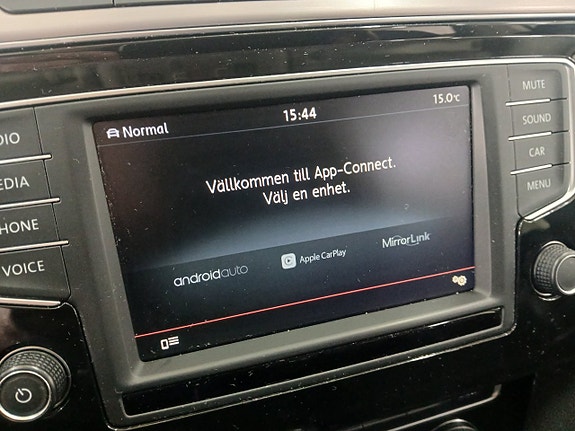 Volkswagen Passat 18 of 21
