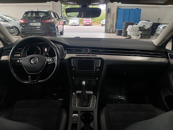 Volkswagen Passat 11 of 21