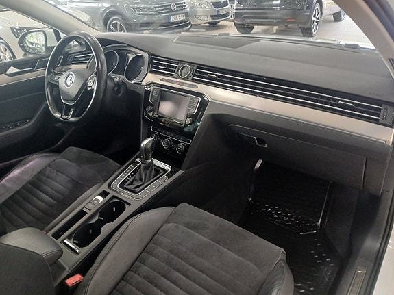 Volkswagen Passat 12 of 21