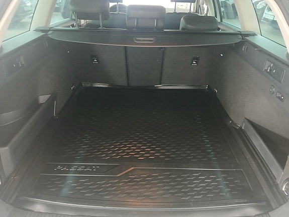 Volkswagen Passat 16 of 21