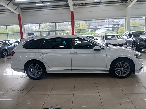 Volkswagen Passat 4 of 21