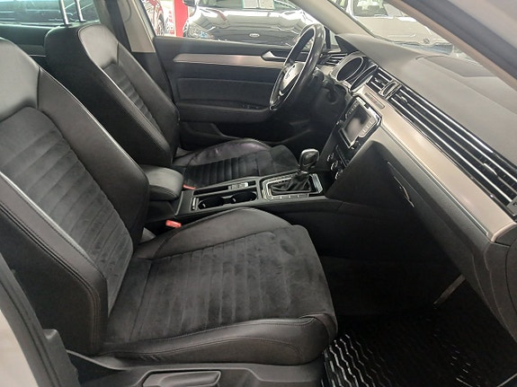 Volkswagen Passat 13 of 21