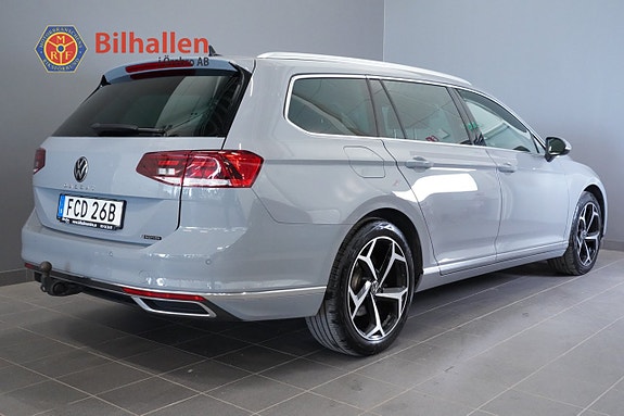 Volkswagen Passat 2 of 26