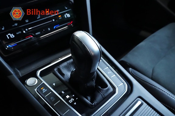 Volkswagen Passat 21 of 26