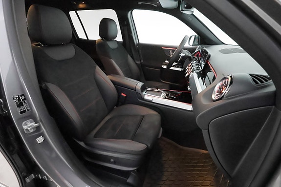 Mercedes-Benz GLB200 16 of 30