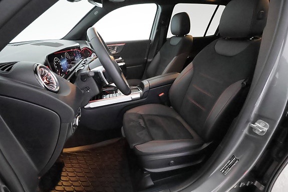 Mercedes-Benz GLB200 12 of 30