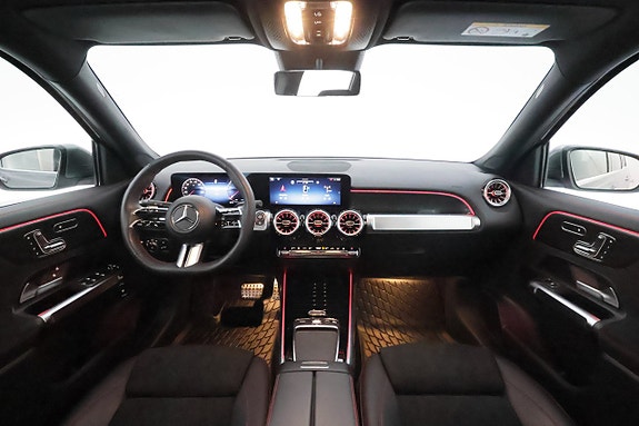 Mercedes-Benz GLB200 9 of 30