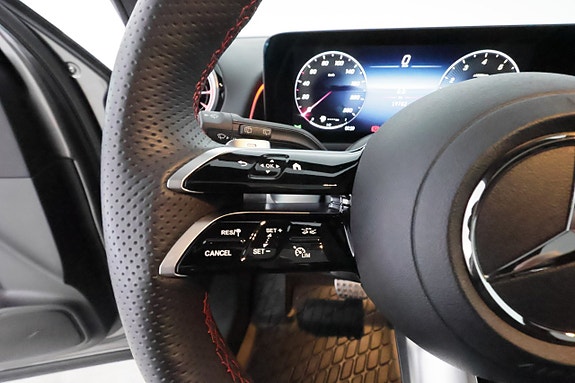 Mercedes-Benz GLB200 23 of 30