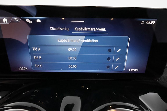 Mercedes-Benz GLB200 28 of 30