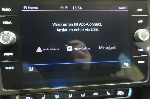 Volkswagen Passat 12 of 16