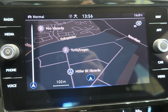 Volkswagen Passat 10 of 16