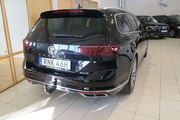 Volkswagen Passat 4 of 16