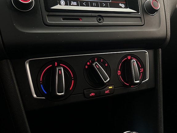 Volkswagen Polo 19 of 28
