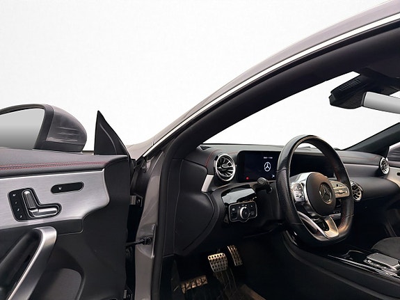 Mercedes-Benz CLA180 11 of 30