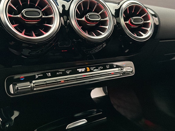 Mercedes-Benz CLA180 27 of 30