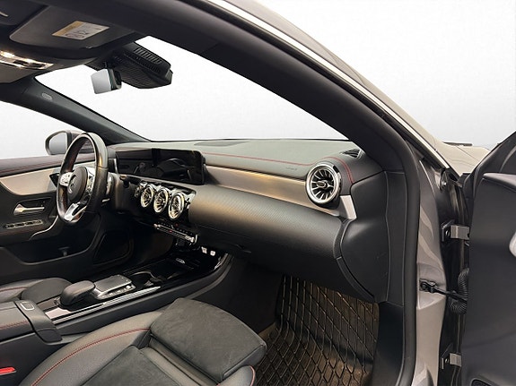 Mercedes-Benz CLA180 28 of 30