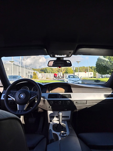 BMW 523i 6 of 11