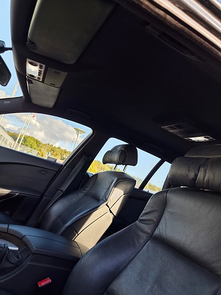 BMW 523i 9 of 11