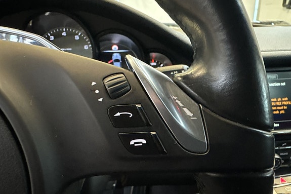 Porsche Panamera 4S 18 of 27