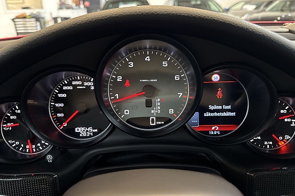 Porsche Panamera 4S 17 of 27