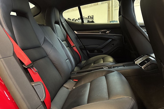 Porsche Panamera 4S 13 of 27