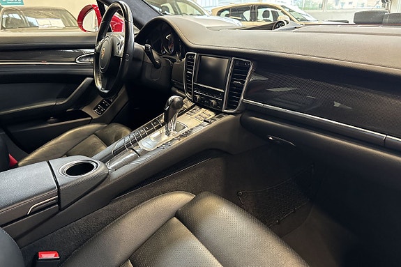 Porsche Panamera 4S 11 of 27