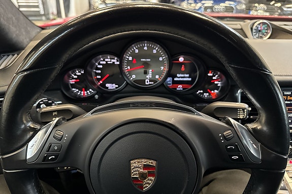 Porsche Panamera 4S 16 of 27