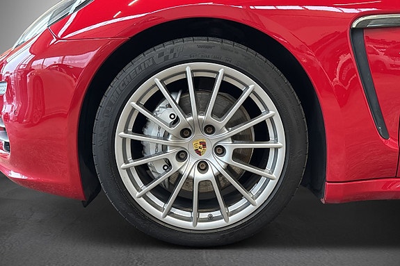 Porsche Panamera 4S 10 of 27