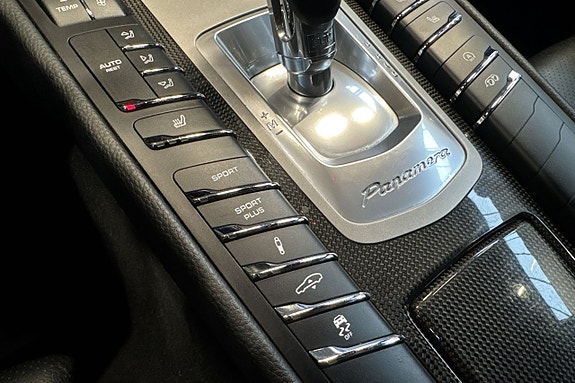 Porsche Panamera 4S 24 of 27