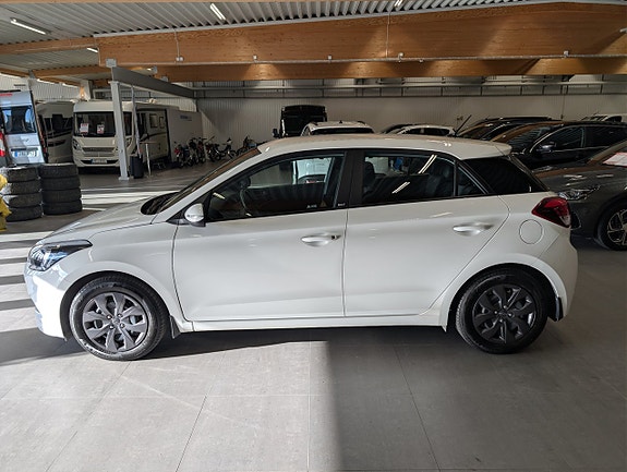 Hyundai i20 5 of 13