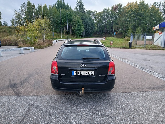 Toyota Avensis 7 of 11