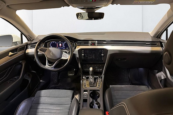 Volkswagen Passat 9 of 11