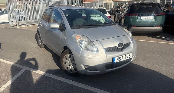 Toyota Yaris 2 of 5