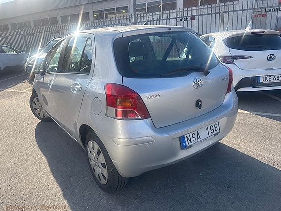 Toyota Yaris 3 of 5
