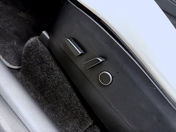 Tesla Model Y 11 of 21