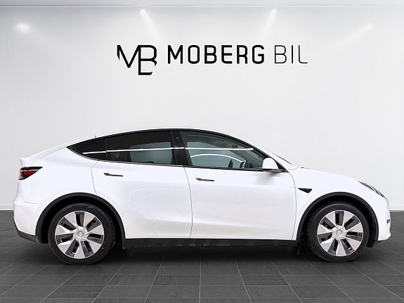 Tesla Model Y 5 of 21