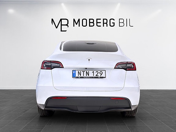 Tesla Model Y 7 of 21