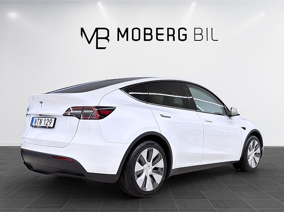 Tesla Model Y 6 of 21