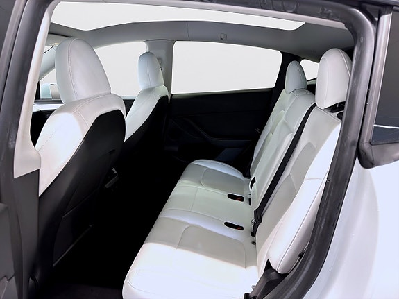 Tesla Model Y 14 of 21