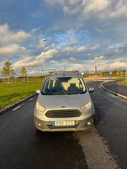 Ford Transit Courier 2 of 9